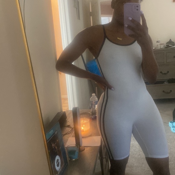 One piece - Picture 2 of 3